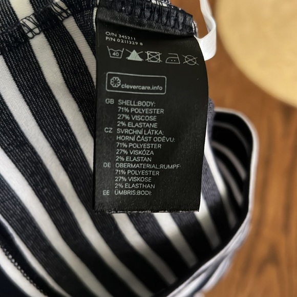 H&M Girls Stripes Peplum Dress Size 6-8yrs - Picture 9 of 9